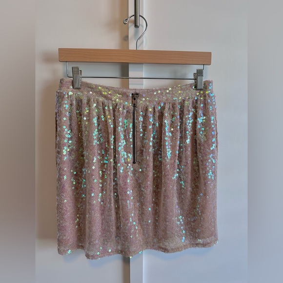 BCBGeneration iridescent sequin skirt. Size 6. New without tags. - Picture 3 of 3